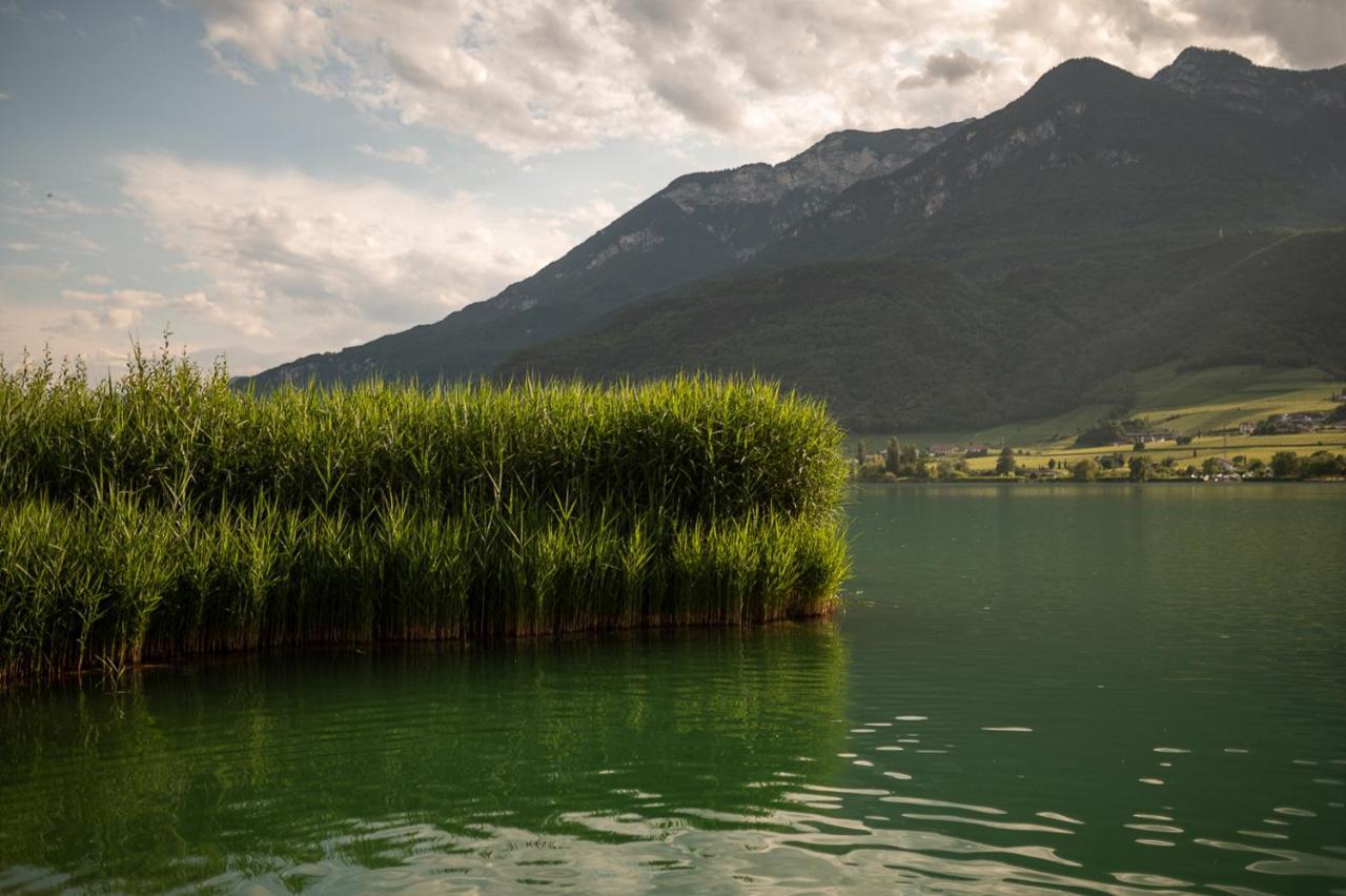 Leuchtenburg Am See Caldaro Esterno foto